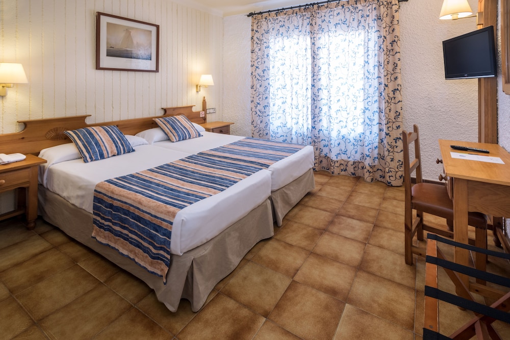 STANDARD, DOUBLE OR TWIN BED, BALCONY