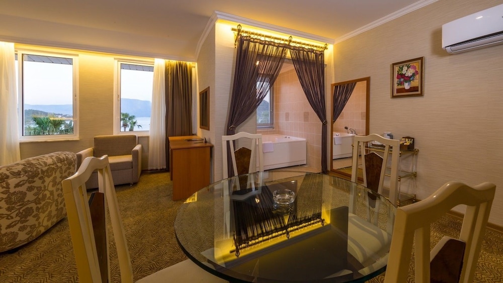 L'etoile Hotel 34/50