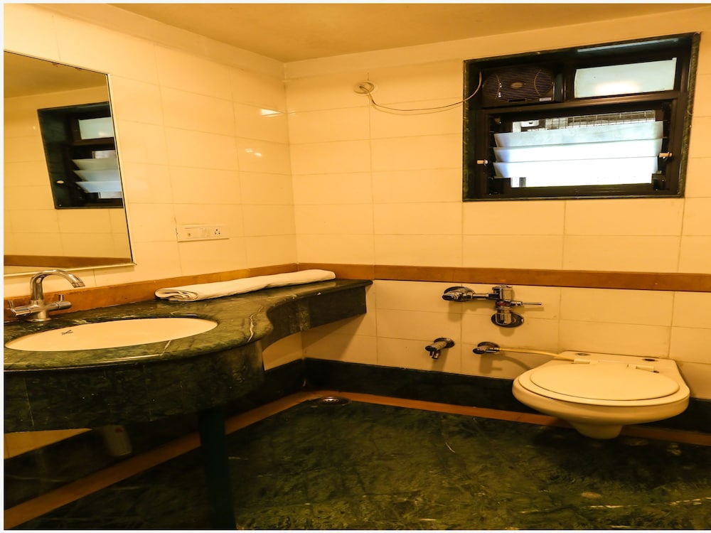 Oyo 9225 Hotel Lotus 20/20
