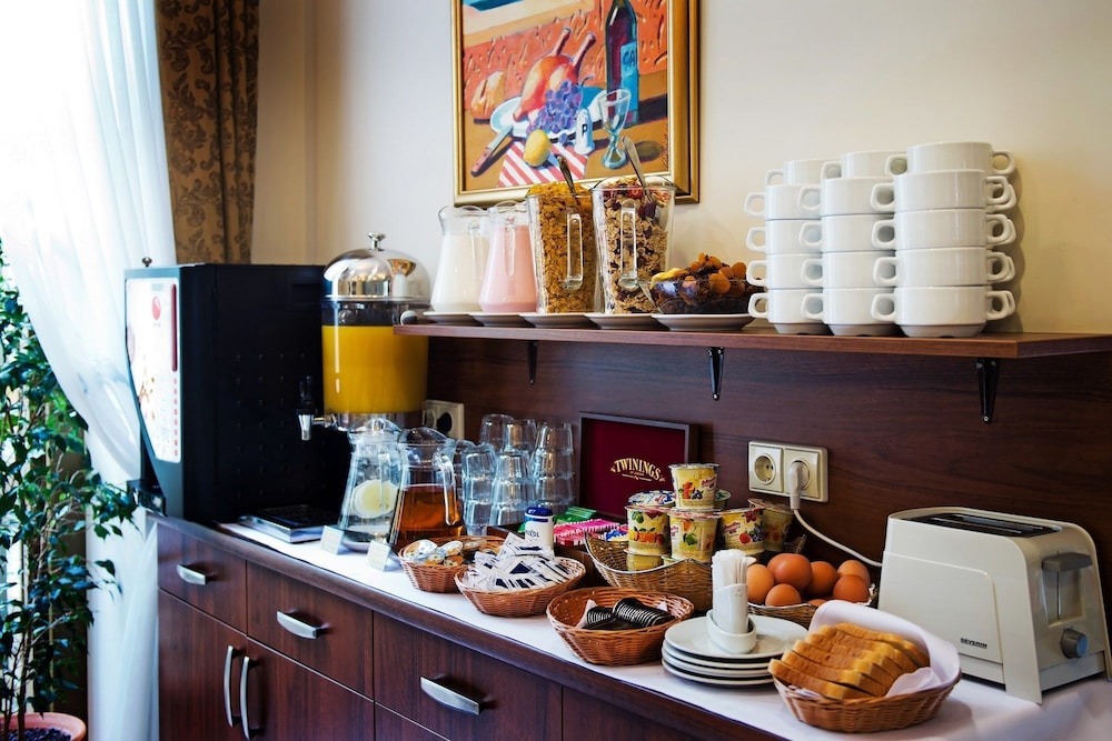 Memel Hotel 49/66