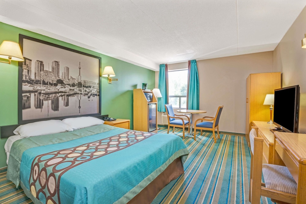 Super 8 by Wyndham Toronto East ON 23/50