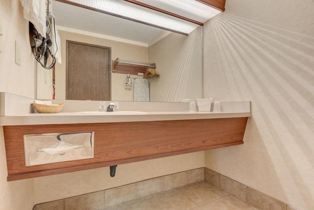 Redmond Inn 9/47