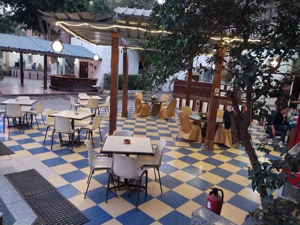 Rezeiky Hotel And Camp Luxor 32/50