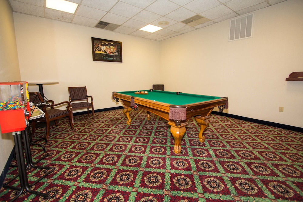 Red Roof Inn & Suites Newport News 36/48