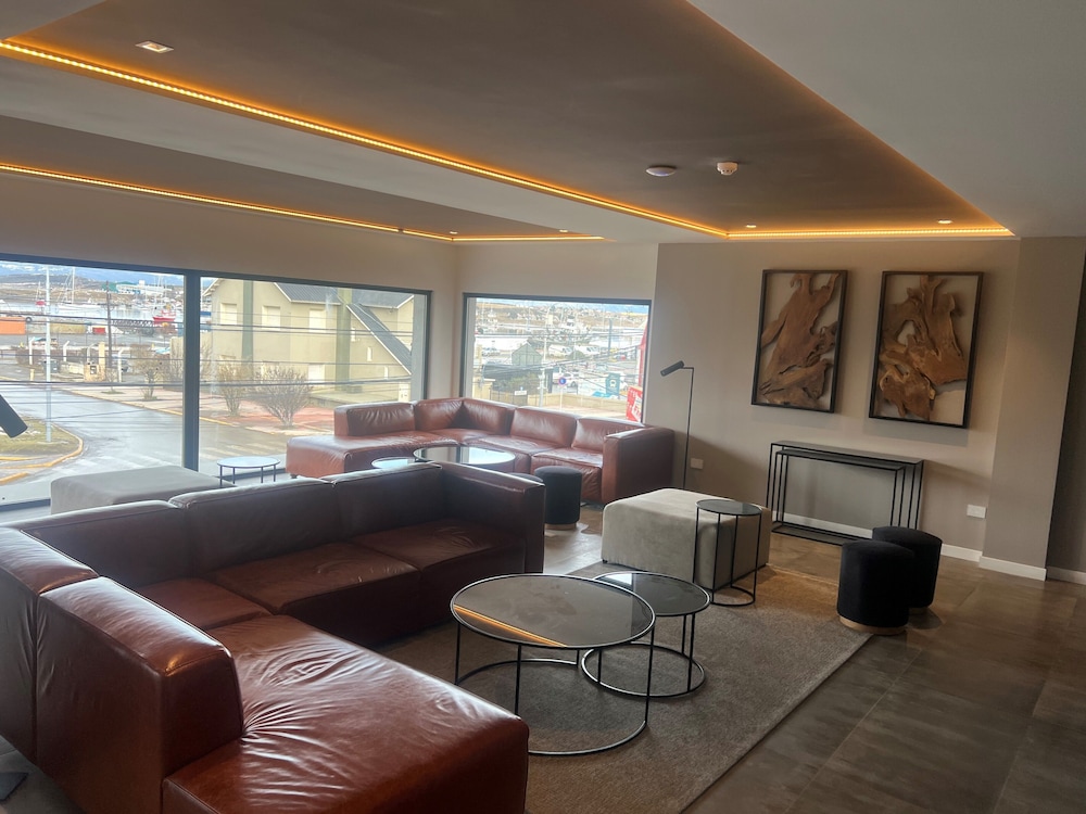 Canal Beagle Hotel 49/66