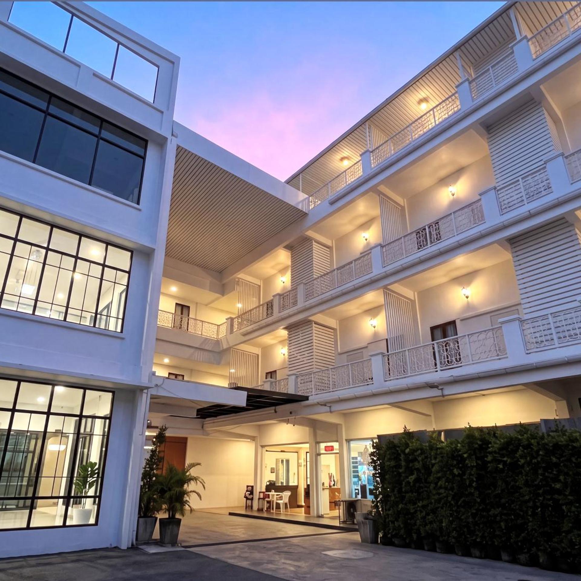 Sri Krungthep Hotel 3/77