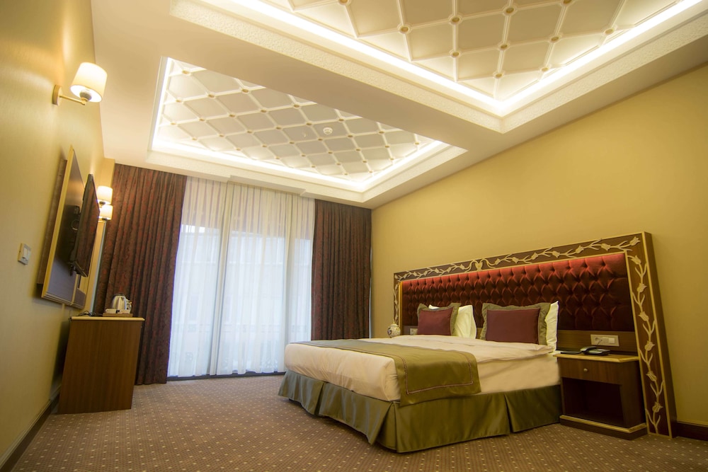 MB DELUXE HOTEL 40/59