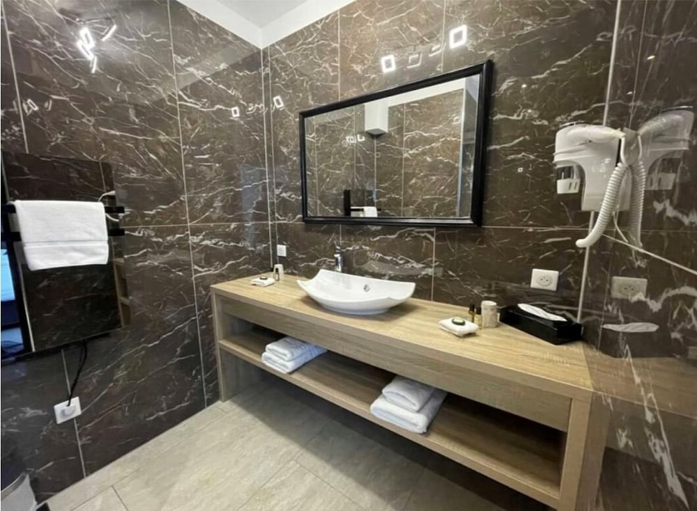 Logis Hotel and Restaurant - Le Mouton Blanc 33/36