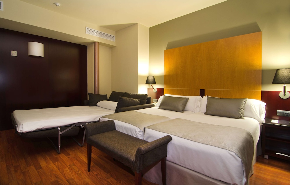 Catalonia El Pilar Hotel 18/50