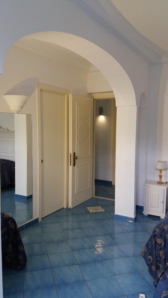 Bussola Di Hermes Hotel 32/57
