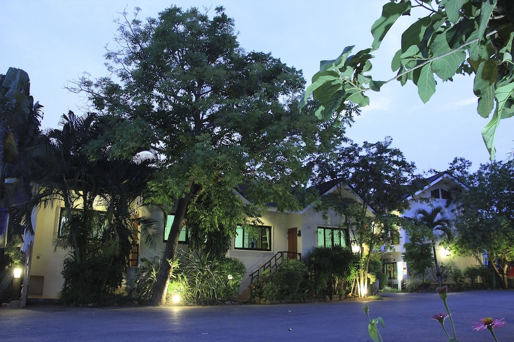 Chayada Garden House And Resort Hotel 8/50