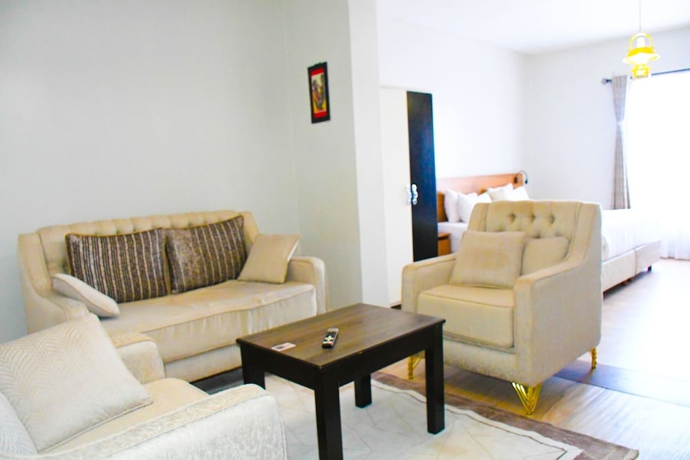 Jewelstone Hotel 53/69