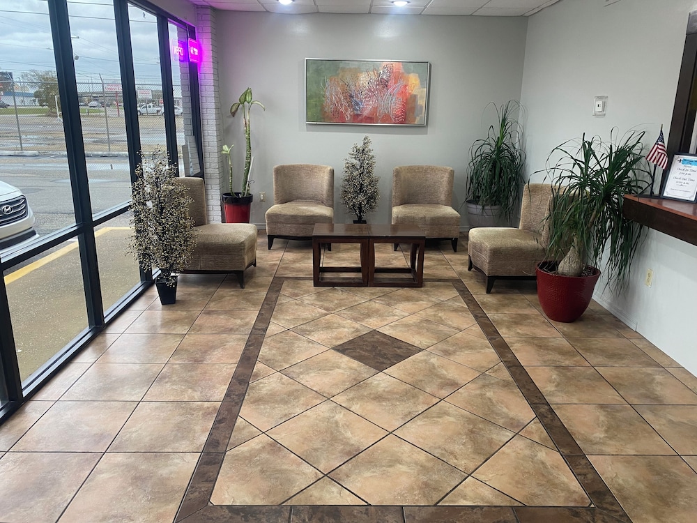 Studio Suites Extended Stay 27/41
