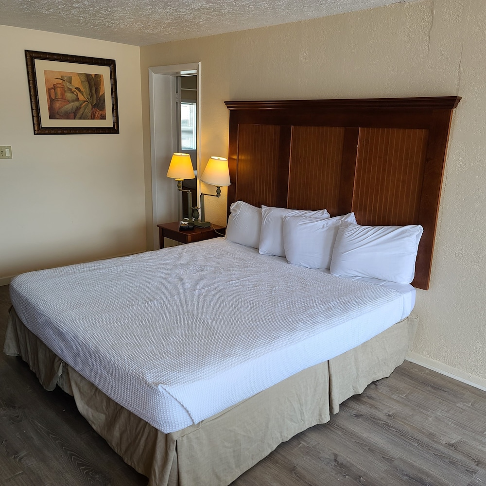 2 BEDROOMS, DELUXE