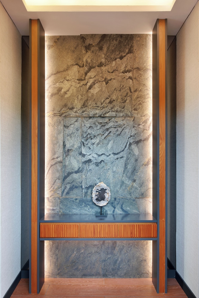 Katamaran Hotel And Resort 13/74