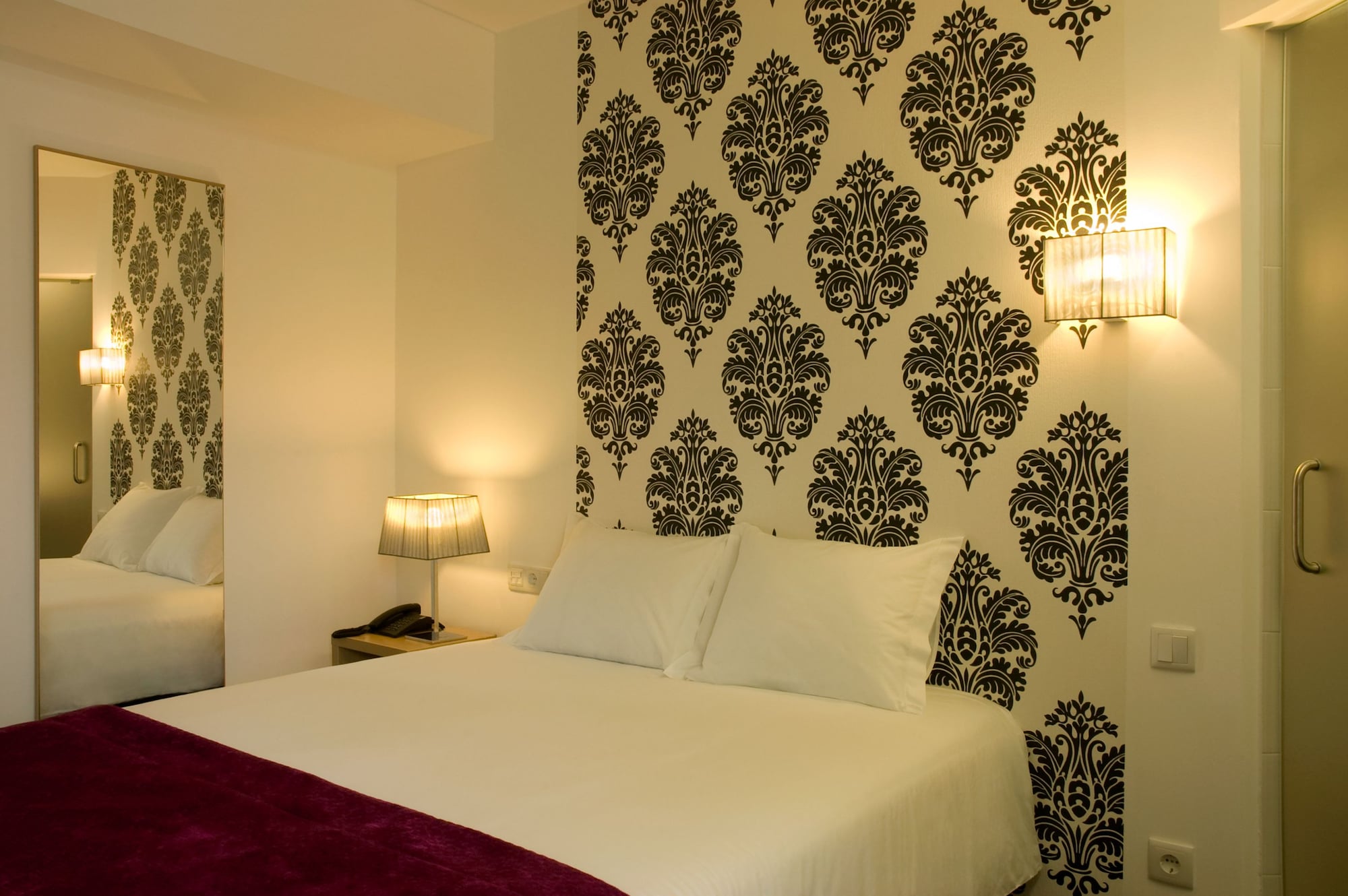 غرفة بسرير مزدوج، Genesis Hotel 2/3