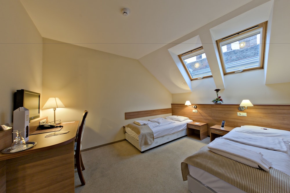CIVITAS BOUTIQUE HOTEL 11/79