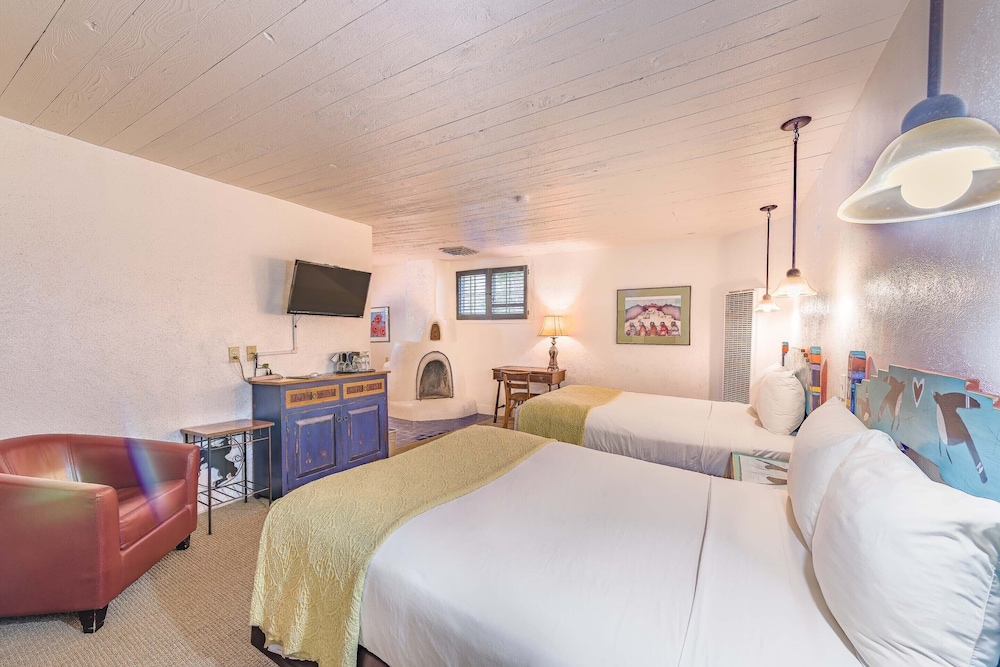 The Historic Taos Inn 10/80
