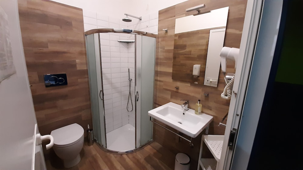 Youth Station Hostel 38/43