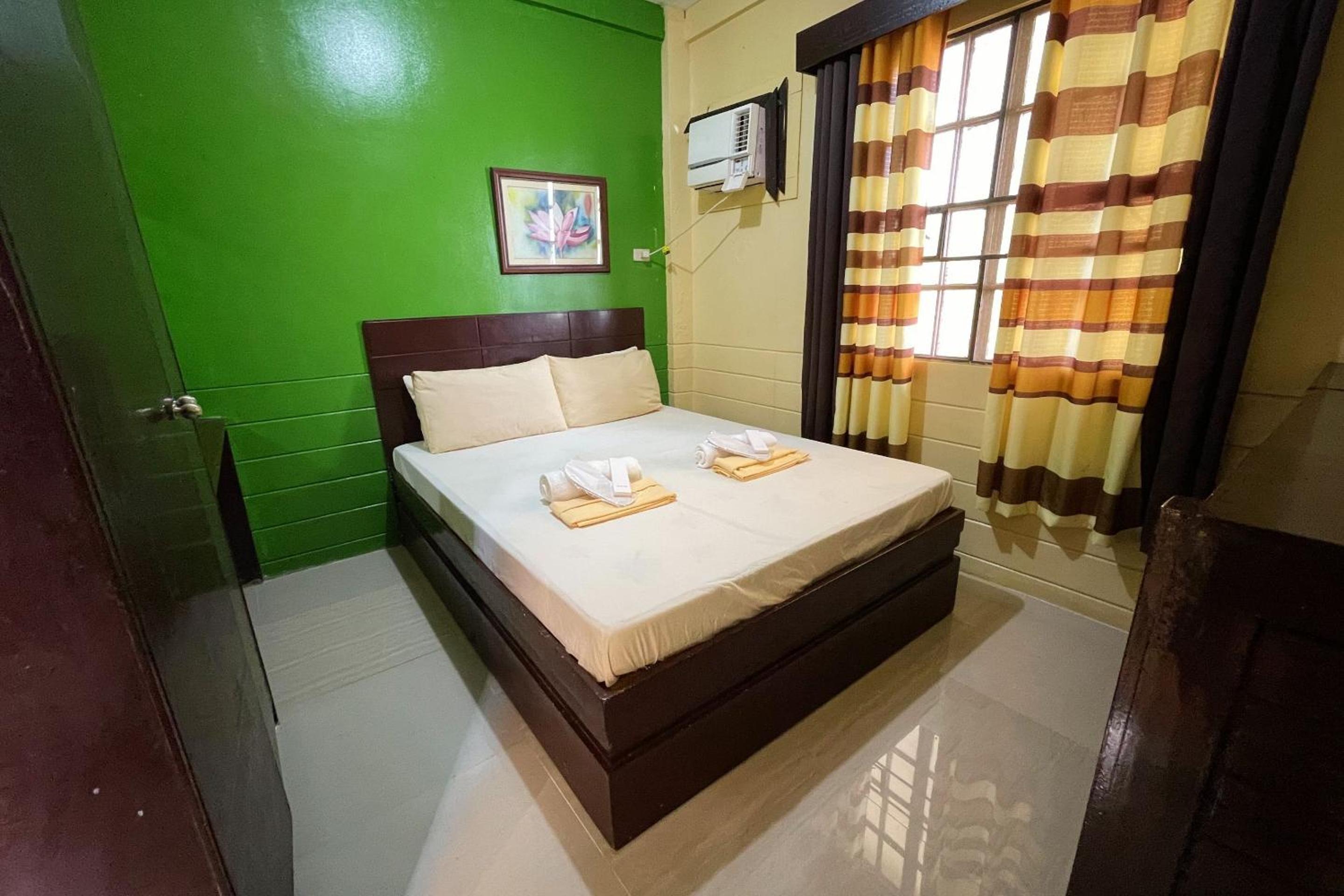 Deluxe, Family, 2 Double and Twin Beds