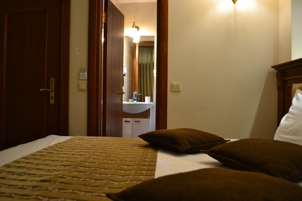 Seven Days Hotel 50/60