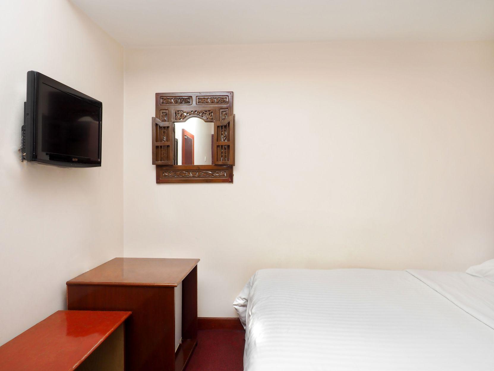 Deluxe, King Bed, No Window