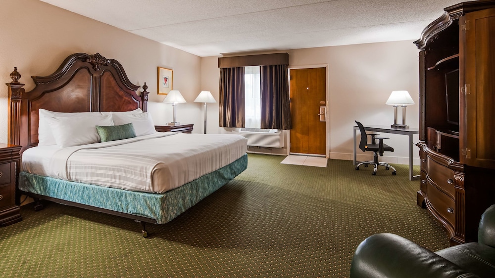 Baymont Inn and Suites by Wyndham Farmington, MO 23/62