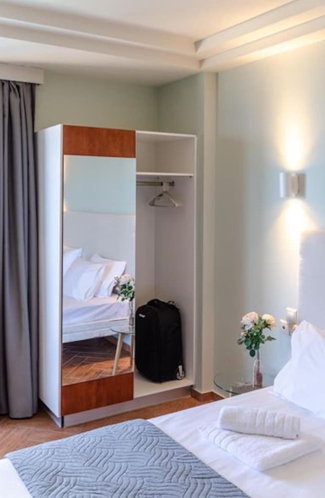 Girogiali Beach Hotel 48/50