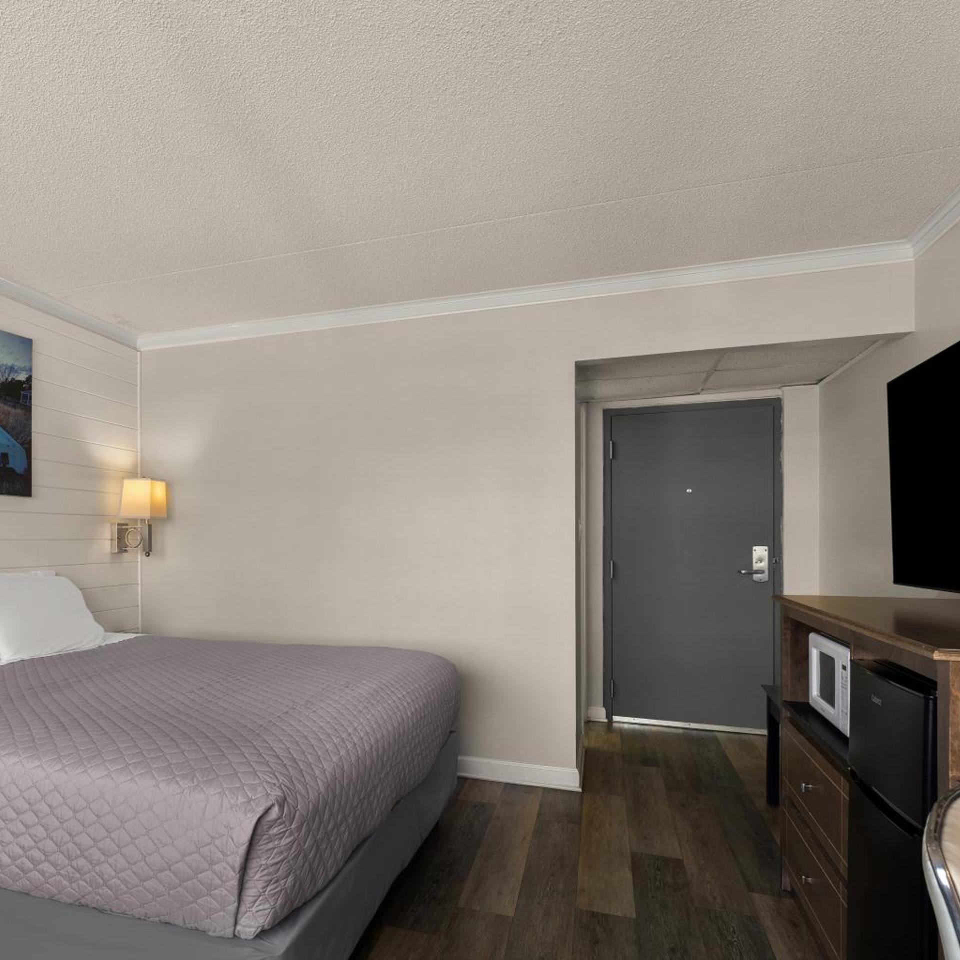 Deluxe, Double Bed, Lateral Side Sea View
