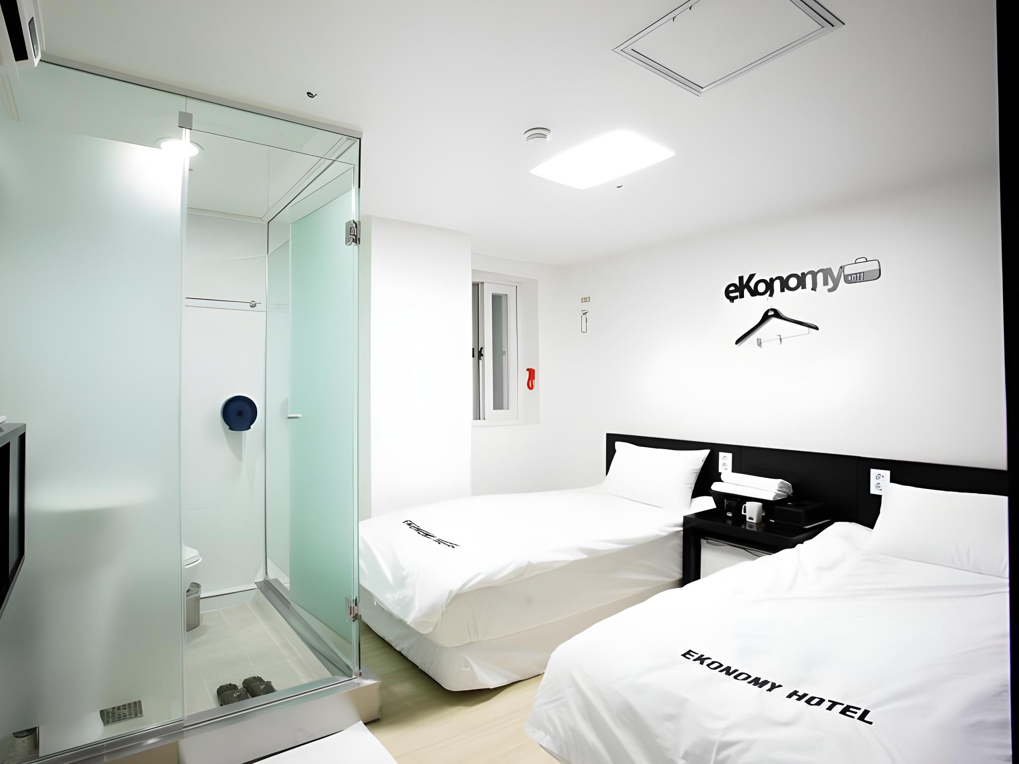 Economy, Twin Beds, No Window