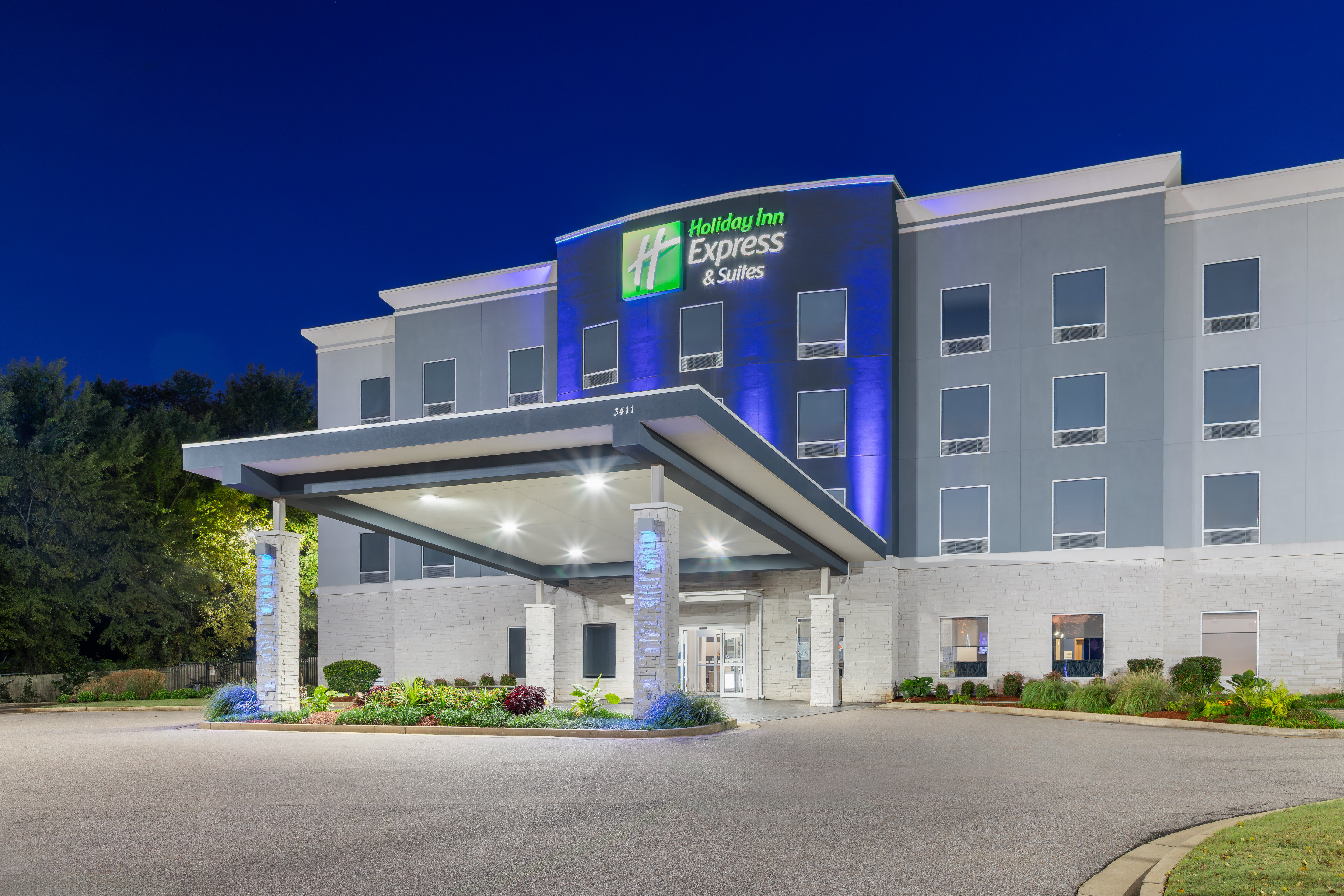 Holiday Inn Express & Suites Memphis Arpt Elvis Presley Blv 8/53