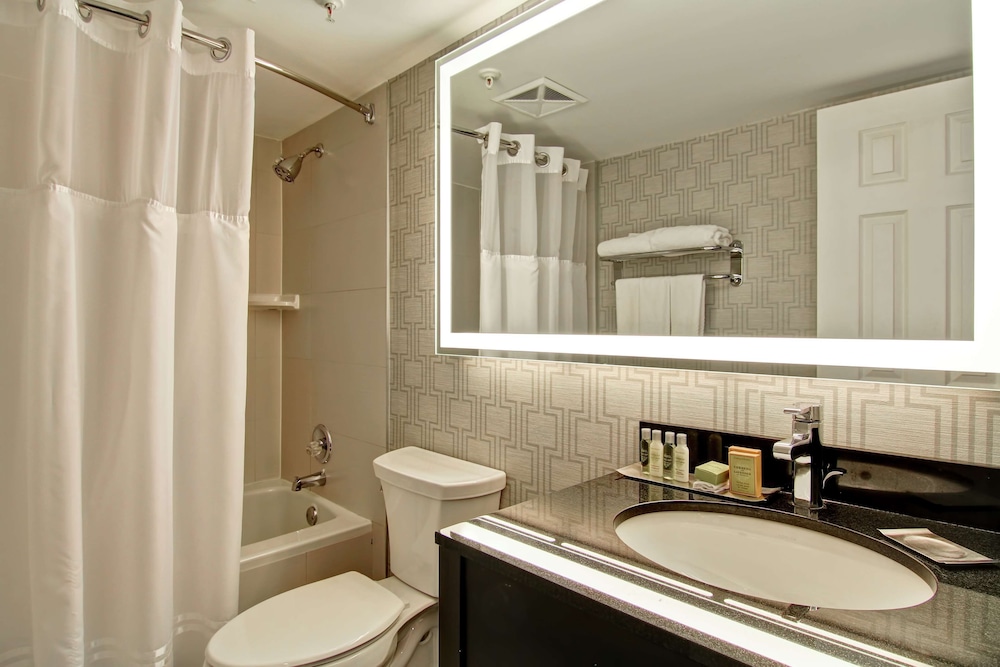 Doubletree By Hilton Hotel Toronto Downtown 16/83