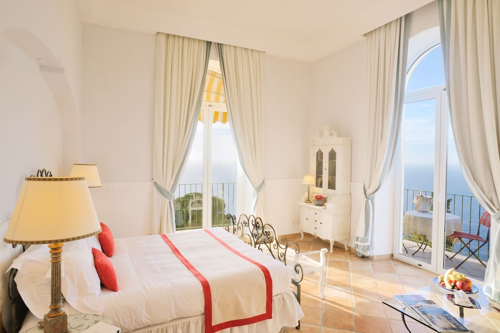 PREMIUM, JUNIOR SUITE, QUEEN BED, SEA VIEW, TERRACE