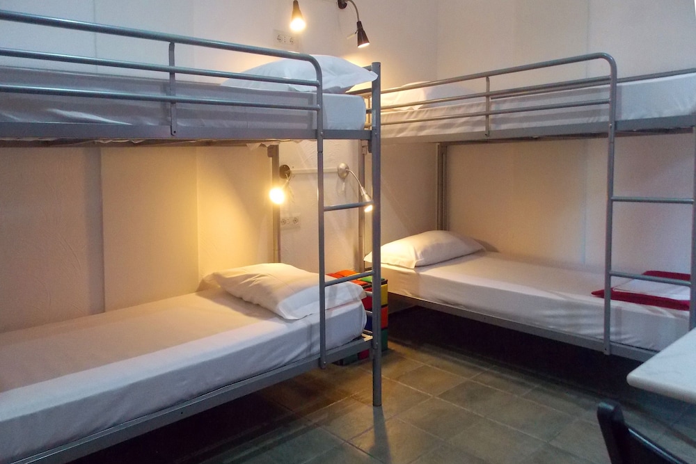 MALE DORM, 6 BEDS