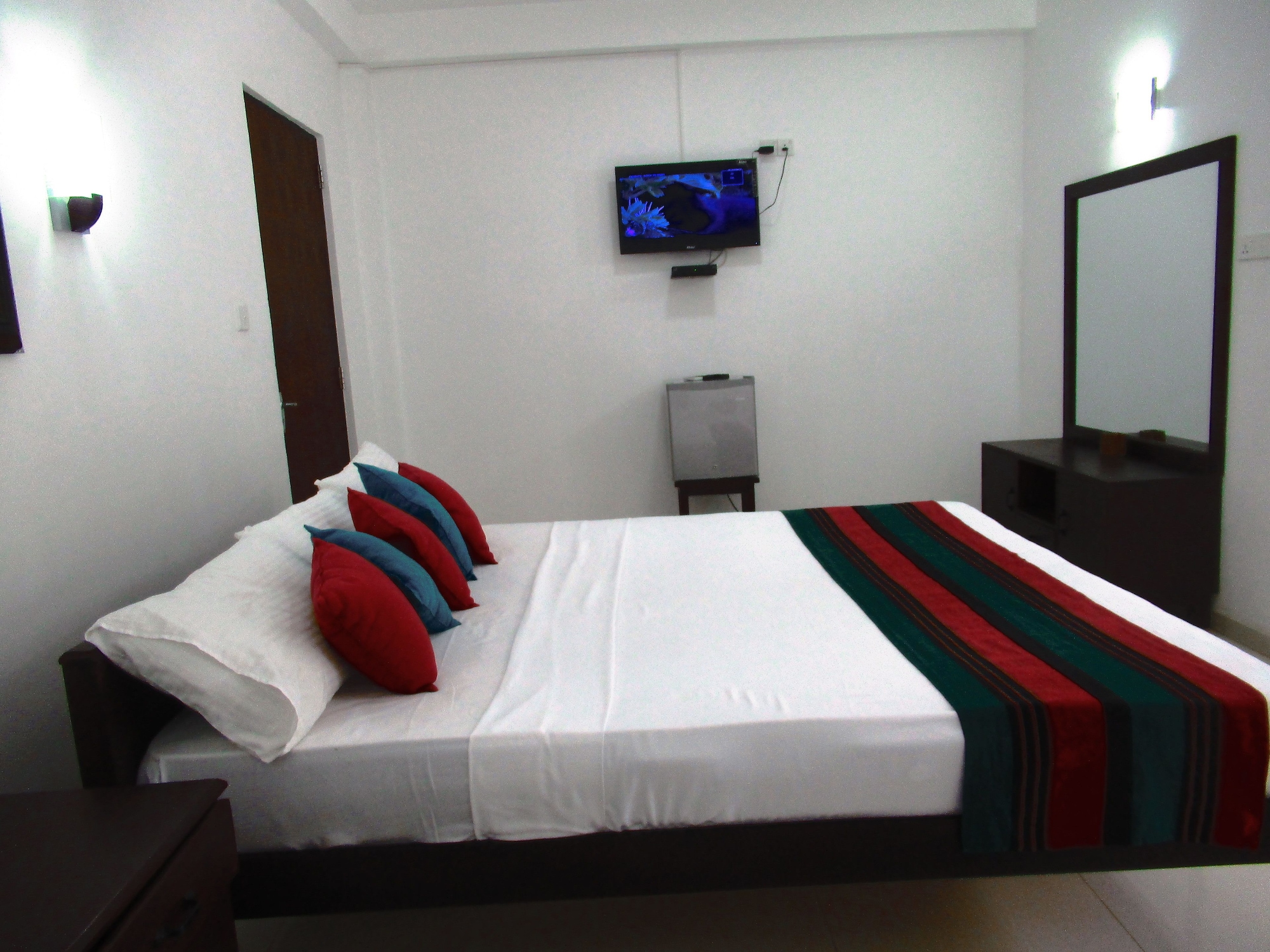 1 BEDROOM, DELUXE, DOUBLE OR TWIN BED, MOUNTAIN VIEW