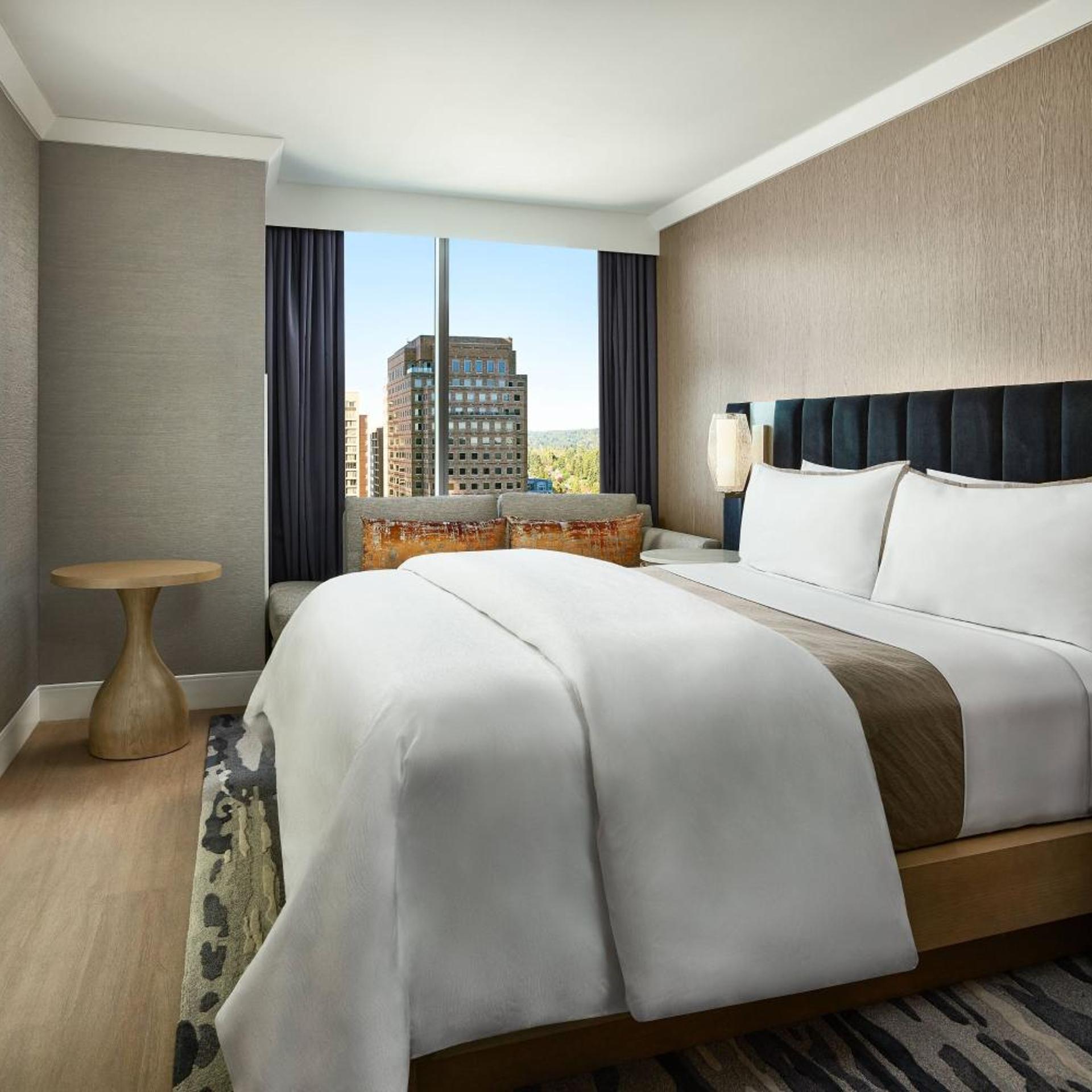 Chairman, Suite, King Bed, High Floor, Corner