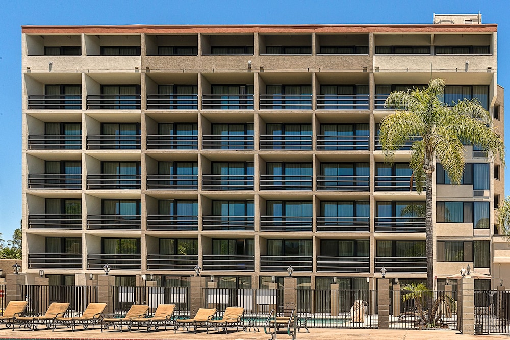 Holiday Inn Express Fullerton Anaheim 5/46