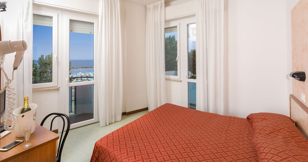 Tyc Hotel 14/19