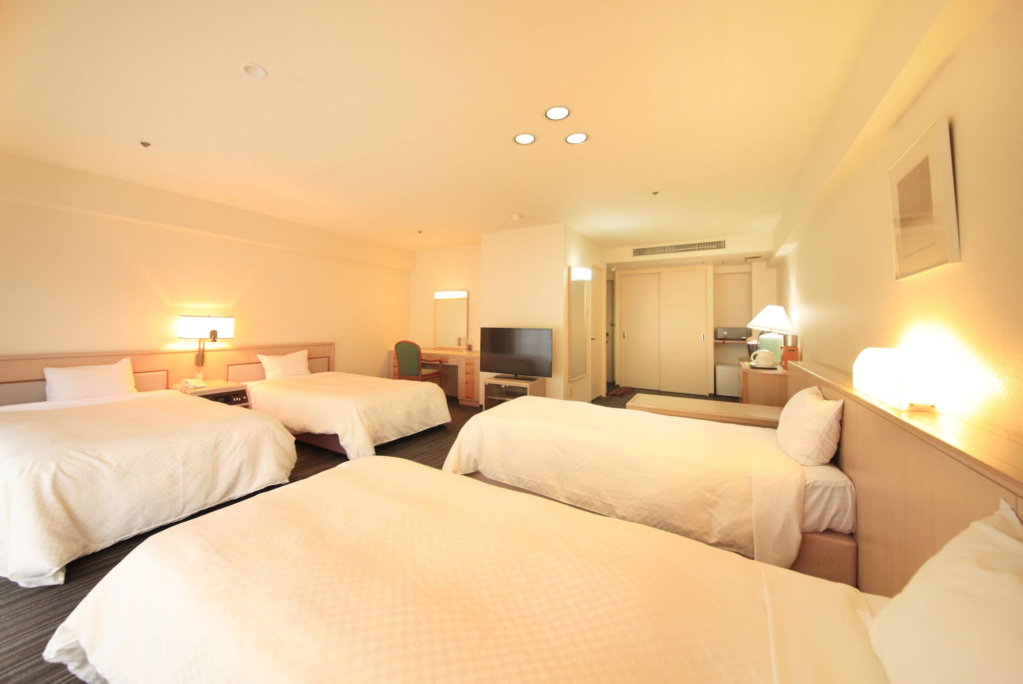 DELUXE, TWIN BEDS