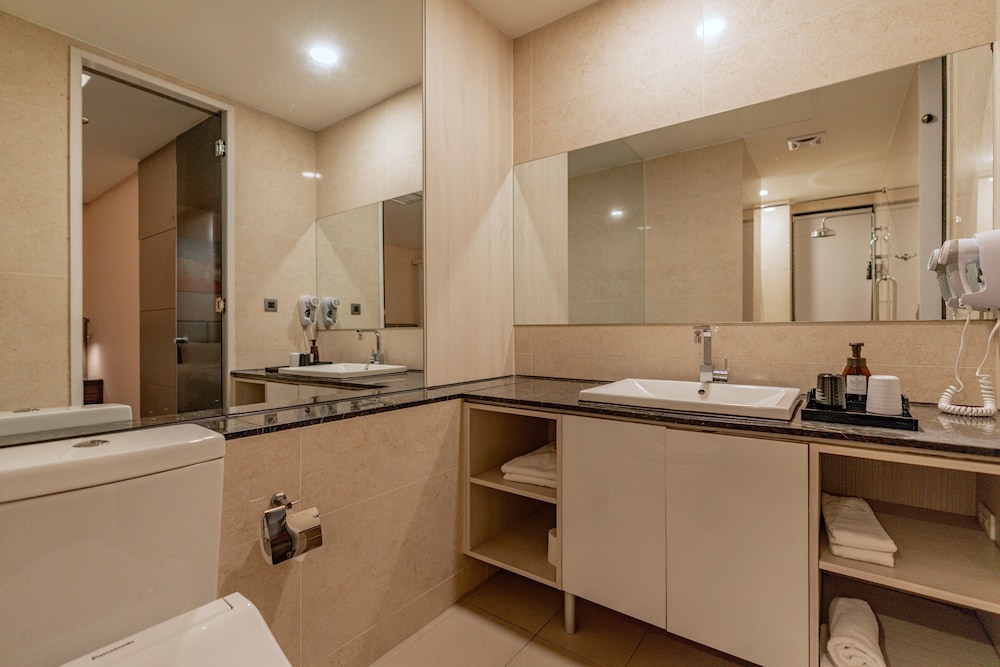 The Loft Hotel 75/75