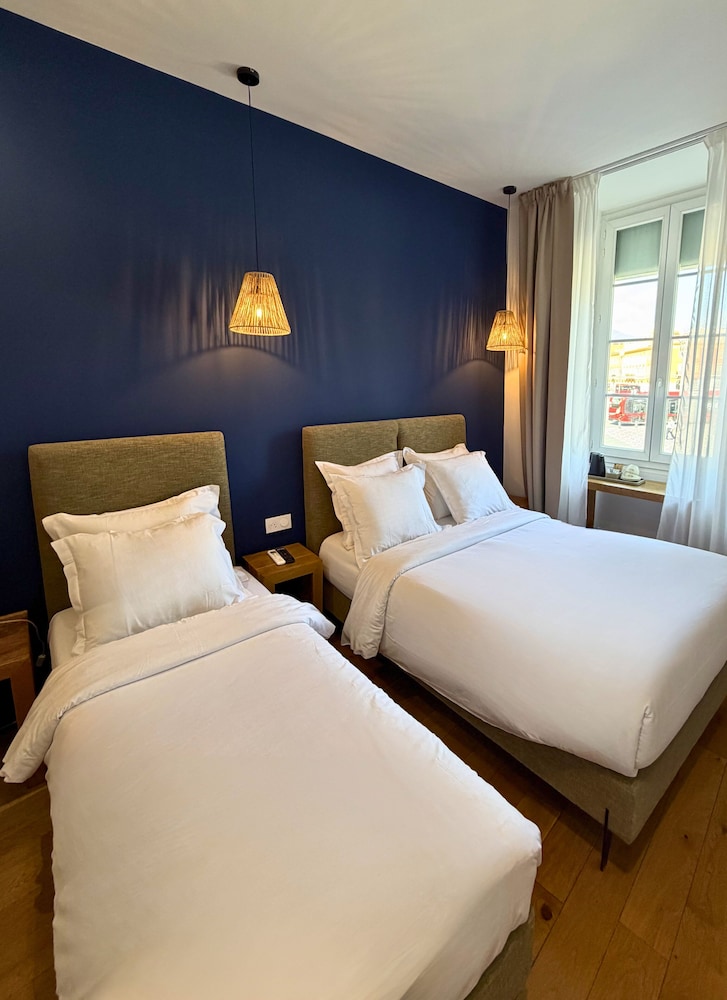 Hotel De La Mer 6/50