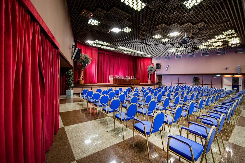 Astoria Palace Hotel 68/78