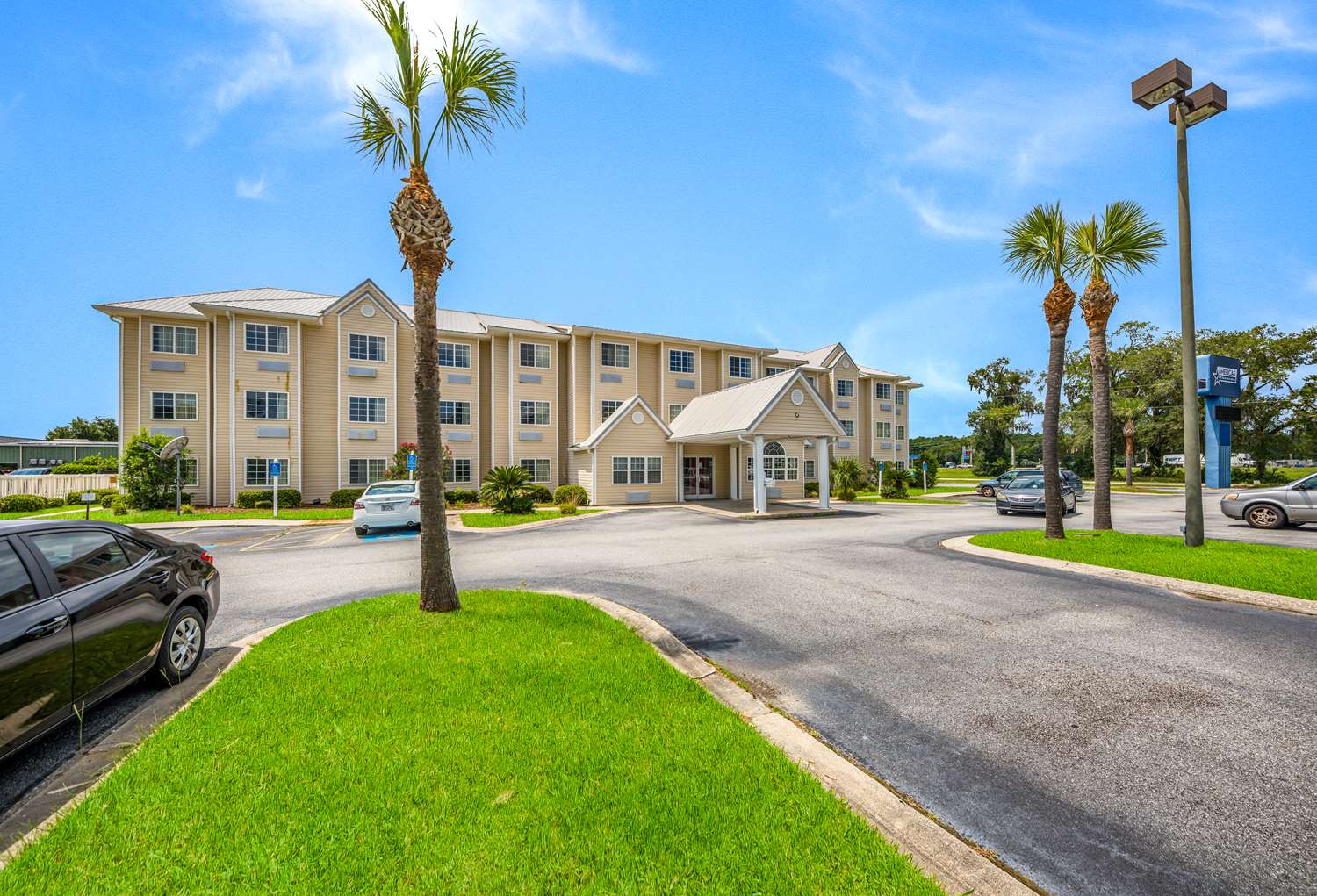 Golden Isles Inn & Suites Brunswick South 37/38