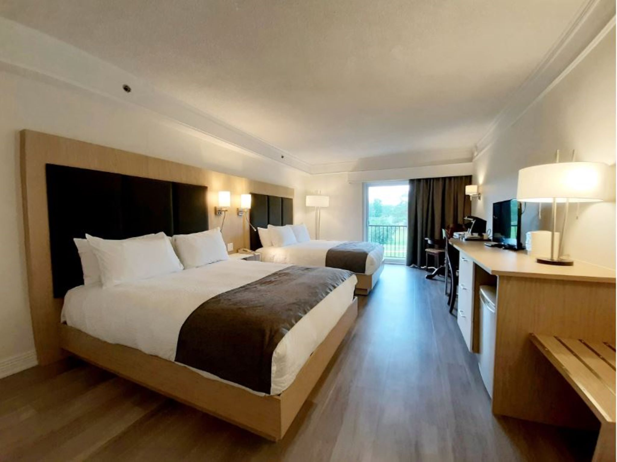 Prestige, 2 Queen Beds, Lake View