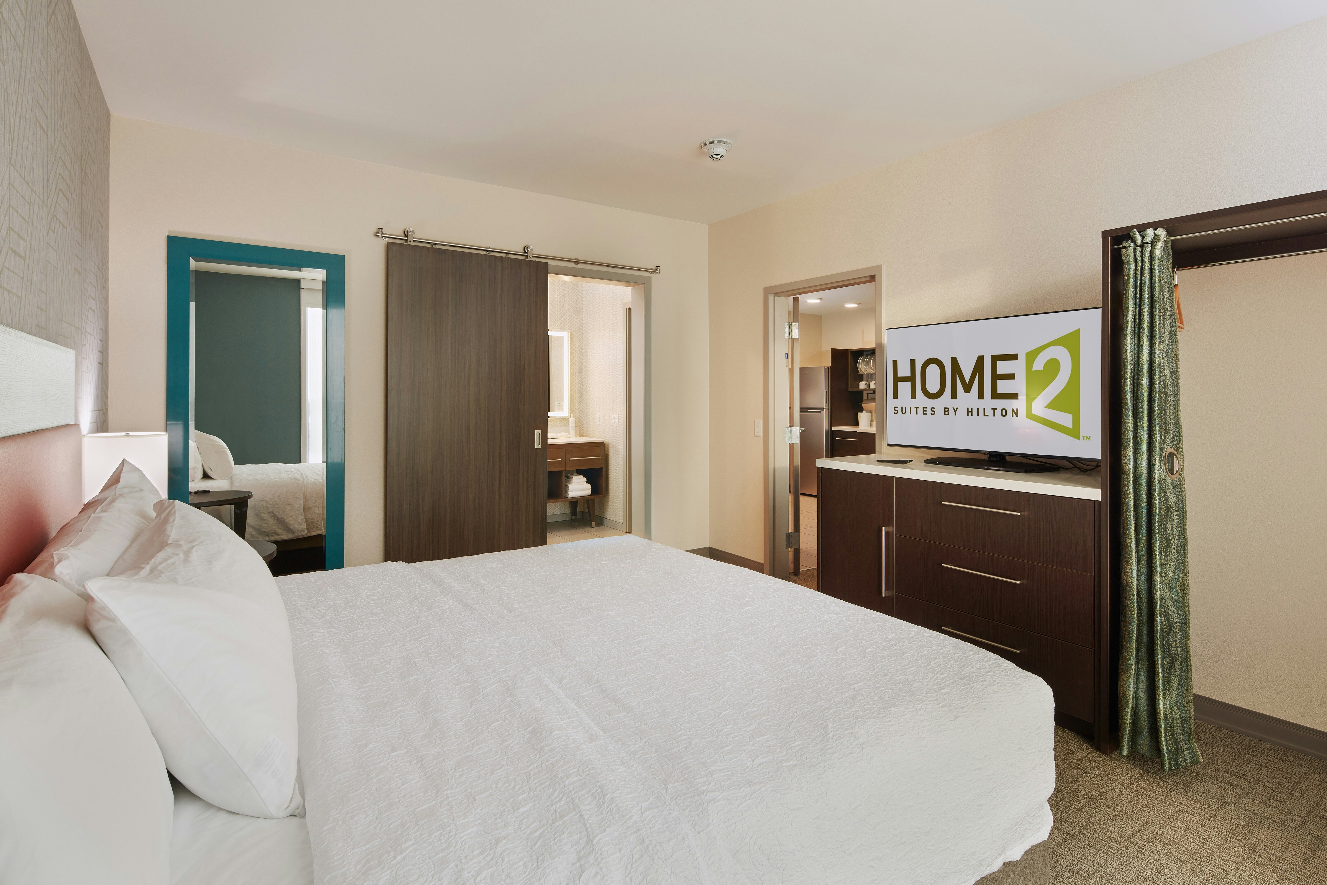 1 BEDROOM, SUITE, KING BED
