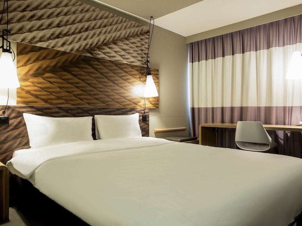 Ibis Zurich Adliswil 13/74