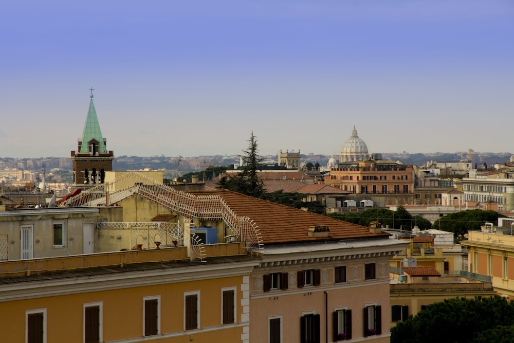 Marcella Royal Hotel - Roof Top Garden 54/60