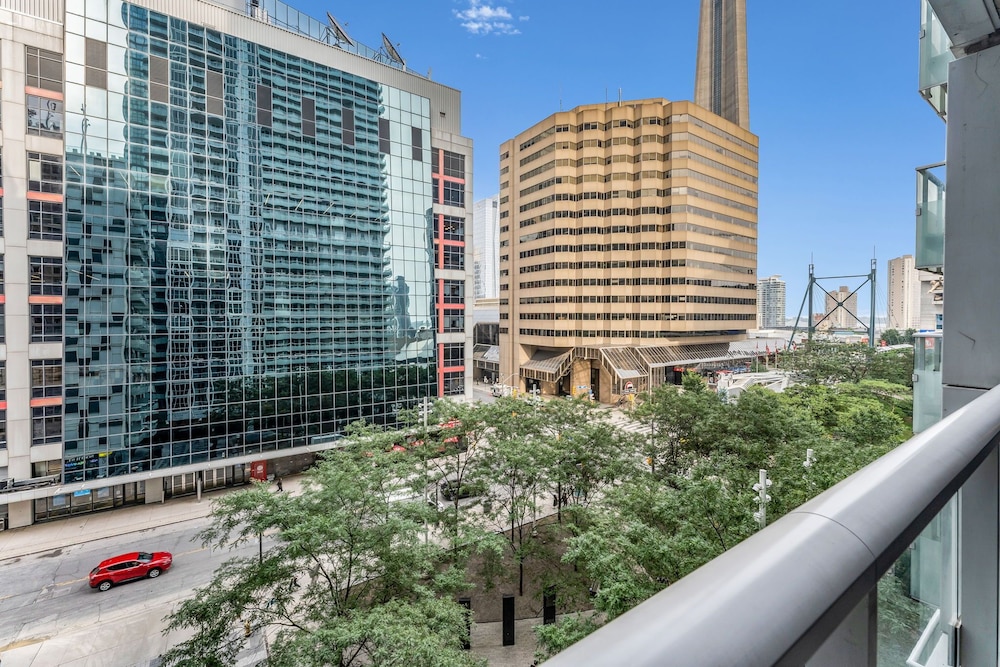Grand Royal Condos - Cn Tower 69/71