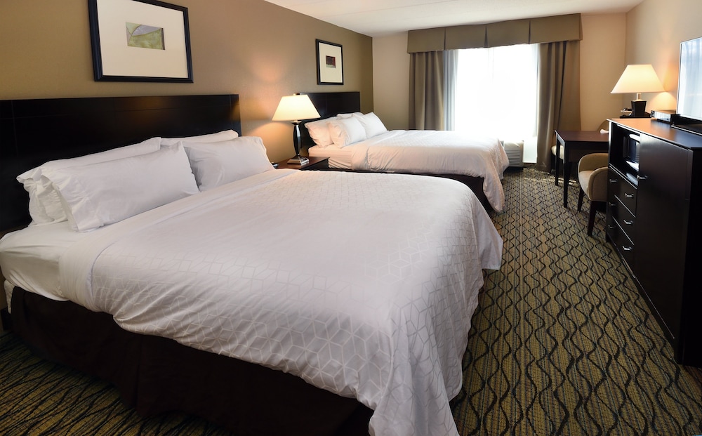 Holiday Inn Express Suites Milford 18/50