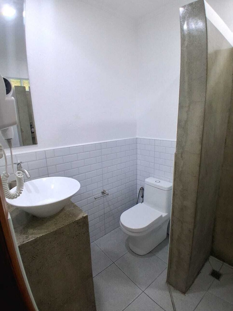 1 Bedroom, Bungalow, 1 Queen and 1 Single Bed, Garden Area، Quo Vadis Dive Resort 5/9